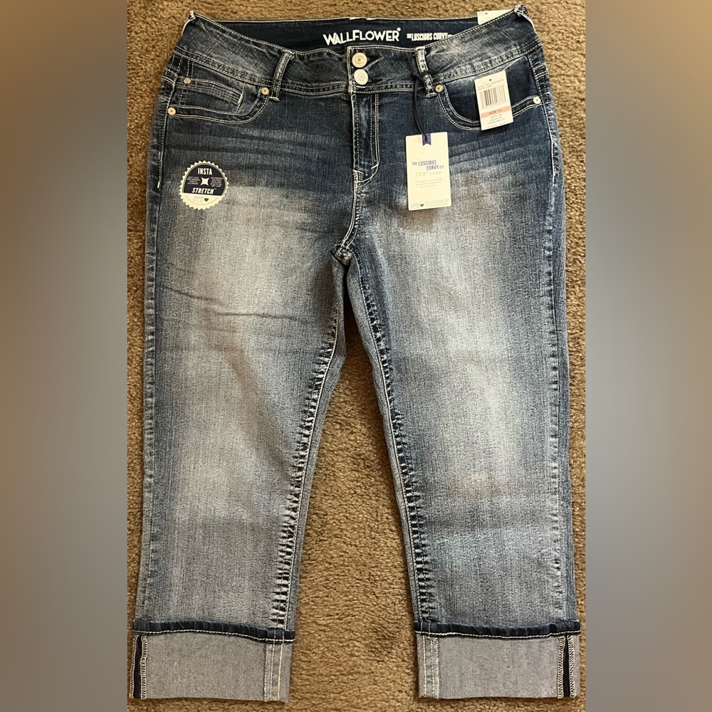Wallflower Women's Dark Wash Skinny Jeans NWT